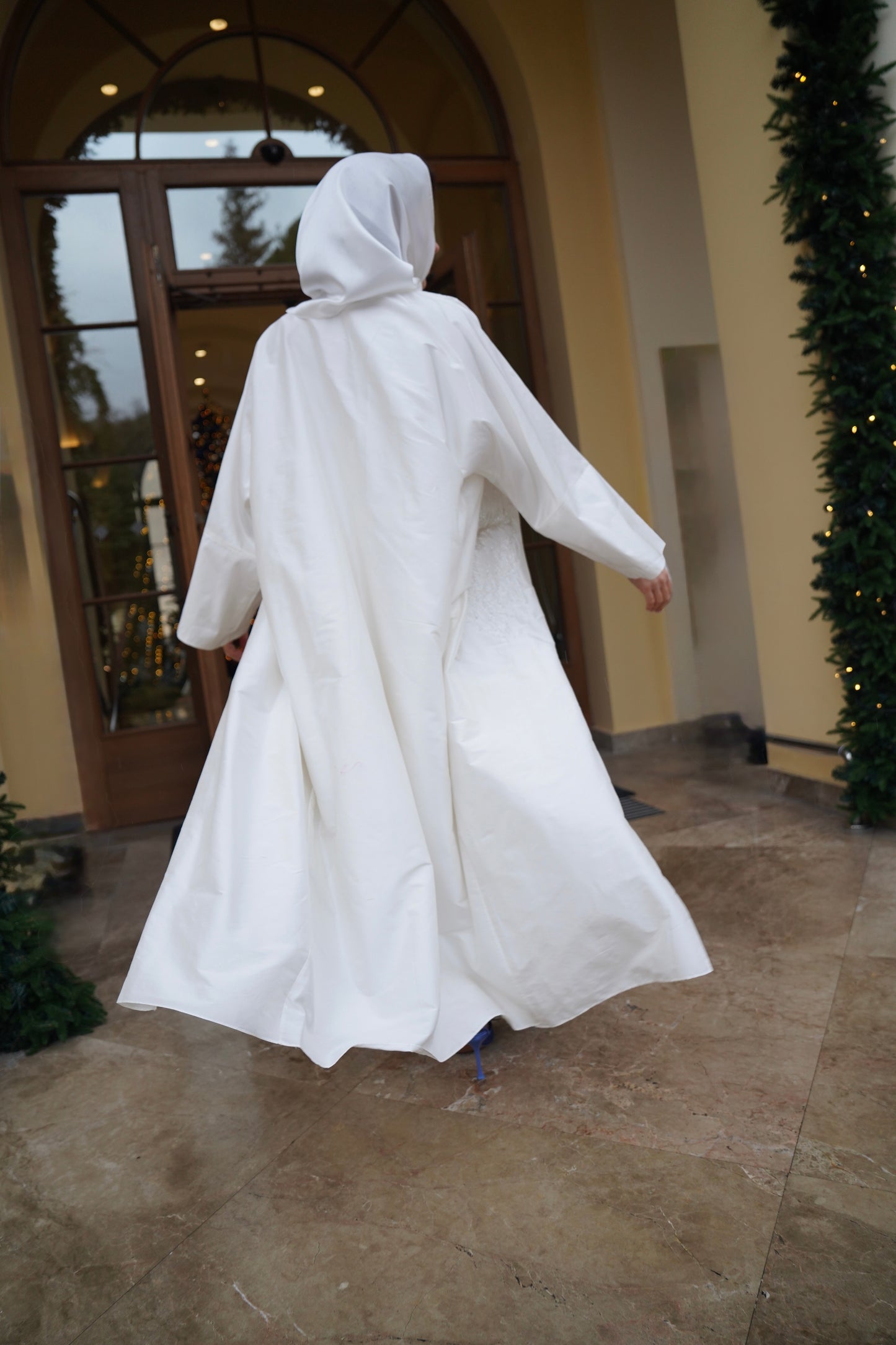 Raffa White Taffeta Abaya